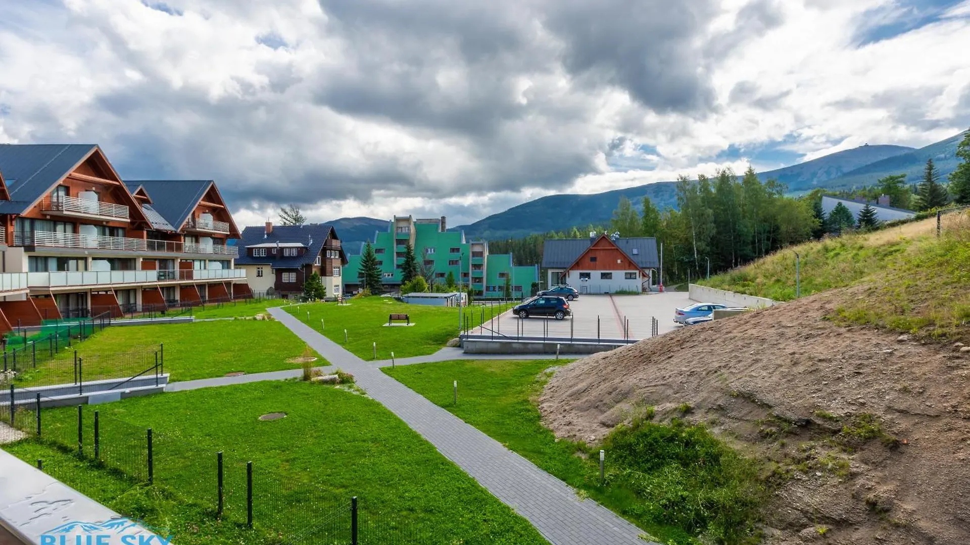 Apartamenty Bluesky - Karkonoska 13, Z Widokiem Na Gory, Blisko Szlakow I Wyciagow, W Zielonej Okolicy Karpacz 0*,  Polska