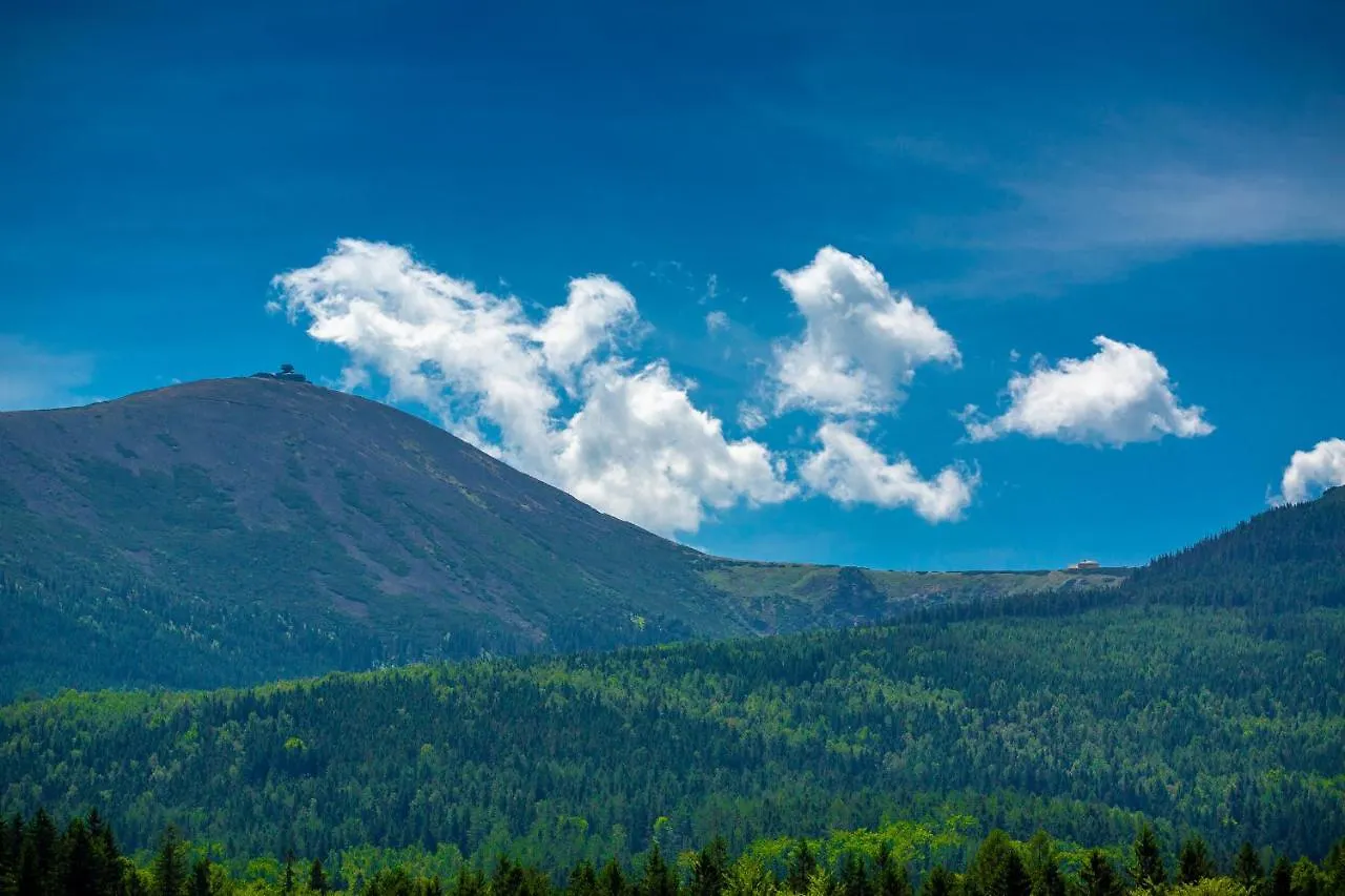 Apartamenty Bluesky: Mountain View Retreat Near Trails Karpacz Apartment