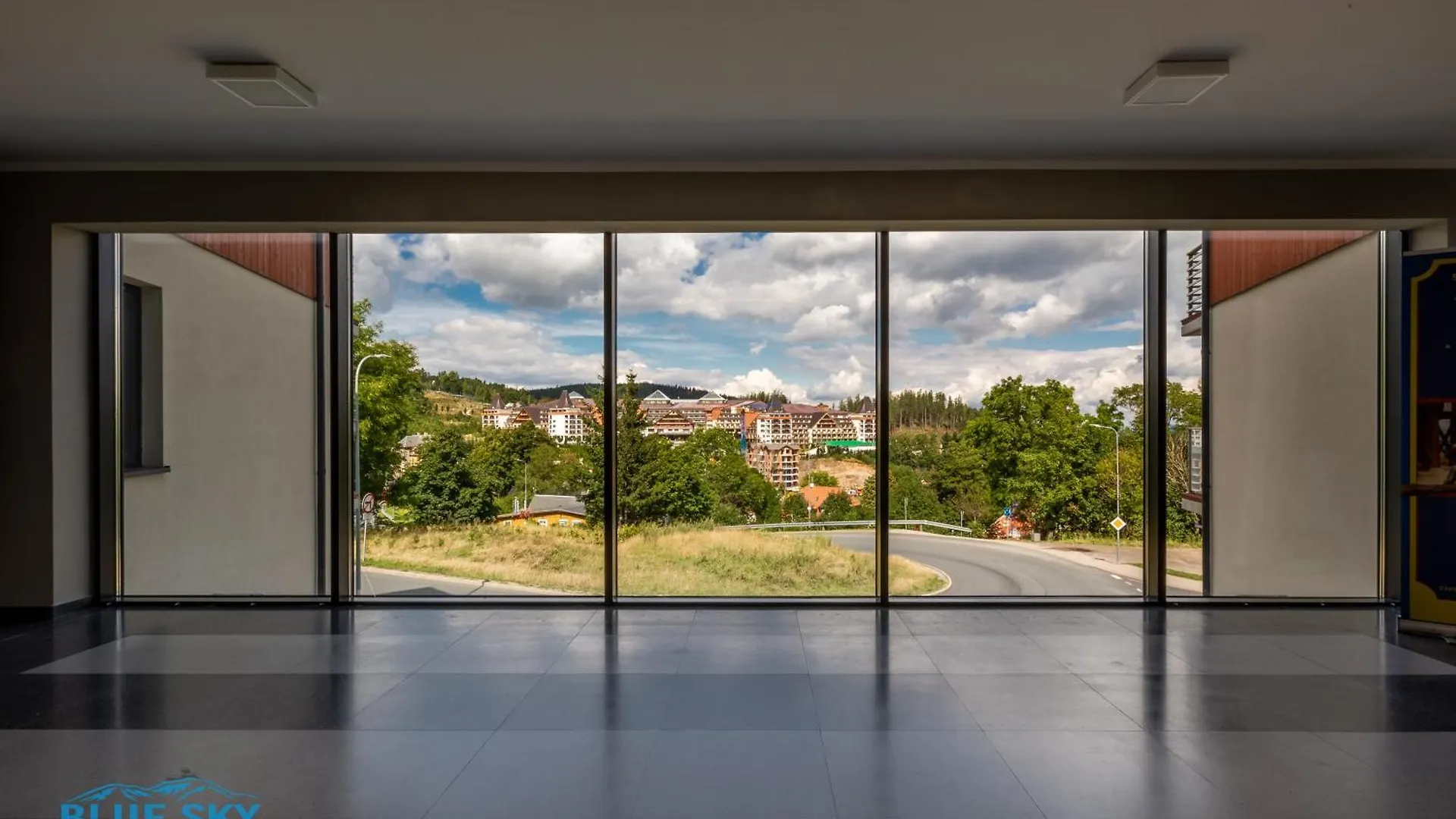 Apartamenty Bluesky: Mountain View Retreat Near Trails Karpacz Apartment